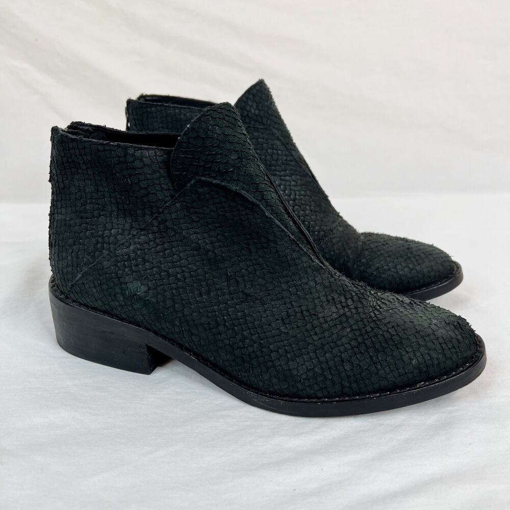 Eileen Fisher Tuck Siped Bootie Womens US 7 Black Snake Skin Textured Leather